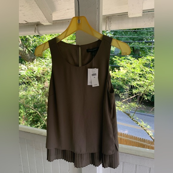 New With Tag! Banana Republic Sleeveless Light Tan Blouse Poppy Pleated Hem XS - Picture 10 of 10